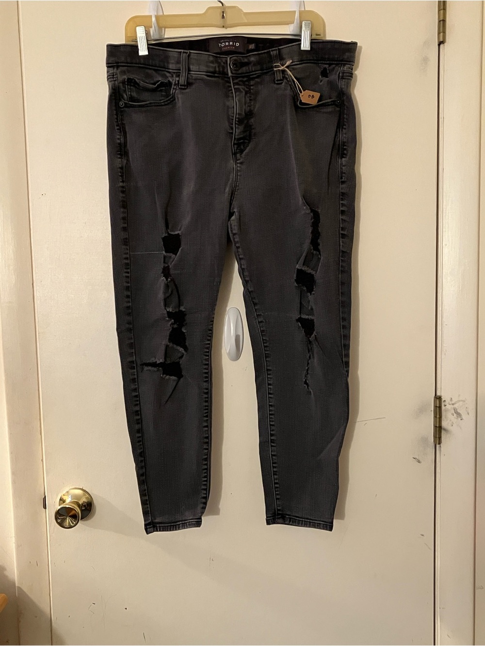 torrid Size 18 Short Faded Black (grey) Distressed Skinny Jeans